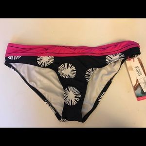 Hot pink and navy bikini bottom Carve Designs! NWT